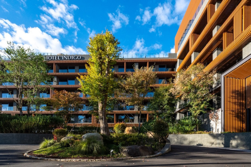 阿里山英迪格位於阿里山國家風景區旅遊中心點，方便前往各部落探索或至阿里山森林遊樂區遊玩。（阿里山英迪格酒店提供）