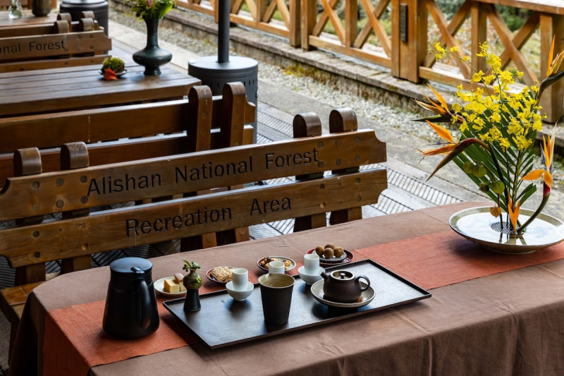 位於小笠原平台附近的茶田35，提供阿里山高山茶品茶。（阿里山英迪格酒店提供）