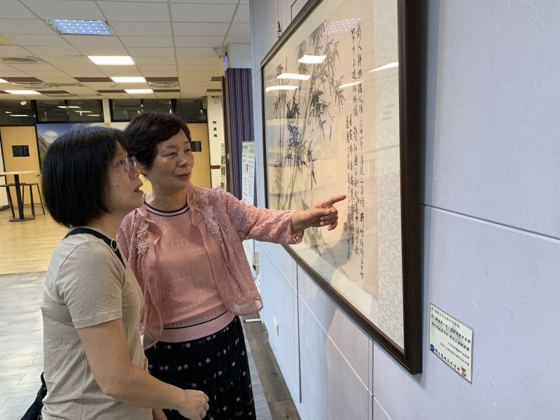 國立陽明交大附中為慶祝本校改隸元年，今起在圖書館「溪畔藝廊」舉辦「趙明教授書畫回顧展」。（陽明交大附中提供）