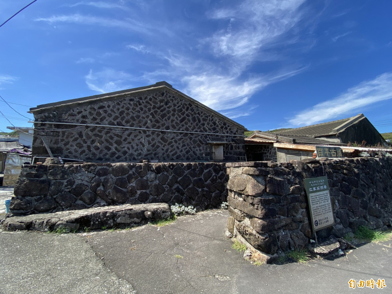 百年「江家石頭厝」，已被列為新北市歷史建築。（記者周幸叡攝）