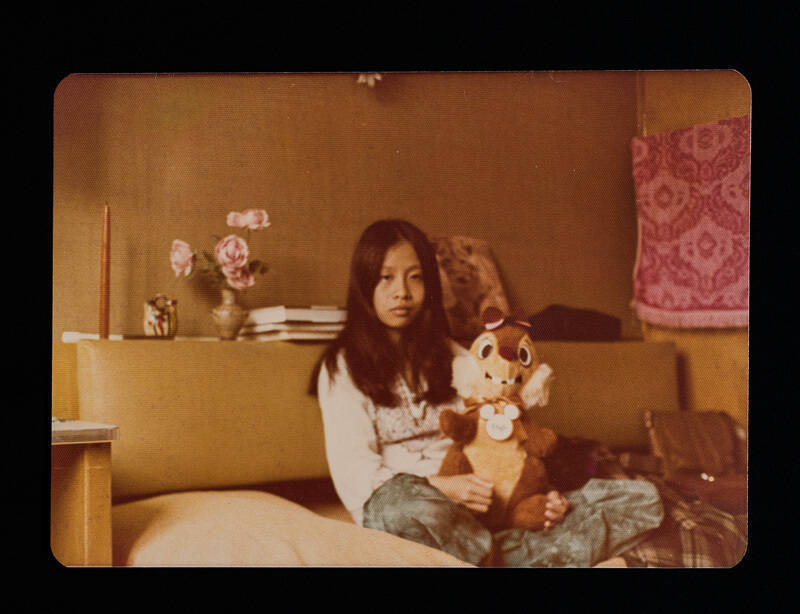 李昂青少女時期獨照。（台文館提供）