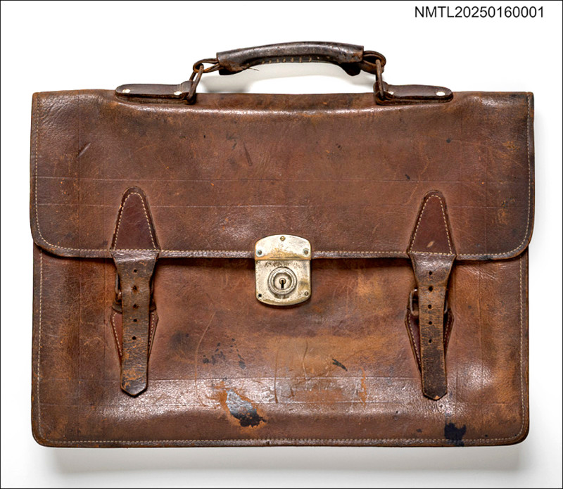 呂赫若文物：呂赫若皮質公事包。（台文館提供）