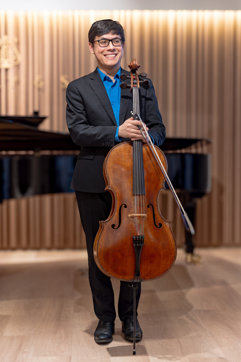 柴科夫斯基國際音樂大賽大提琴組金獎得主馮勇智於記者會上演奏。（新象提供）