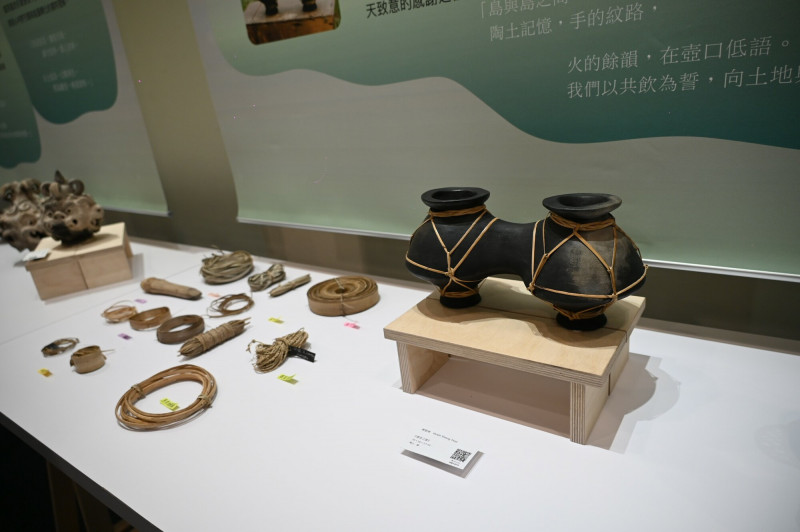 「藝息山海：獻給台東工藝的12首情詩」在台東故事館1樓展廳舉辦成果展。（記者黃明堂翻攝）