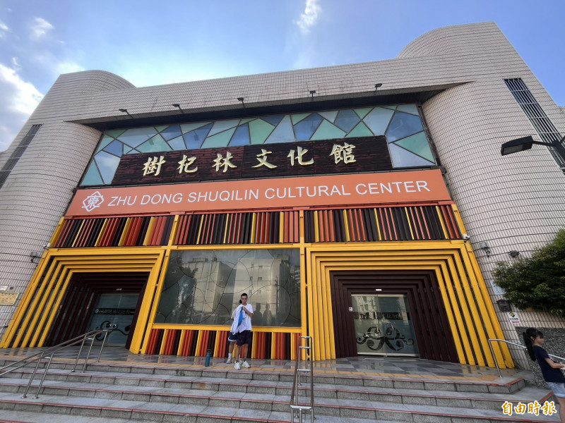 新竹縣交響樂團預訂10月31日在竹東鎮樹杞林文化館音樂廳，舉辦一場「骷髏之夜」萬聖節音樂會。（記者廖雪茹攝）