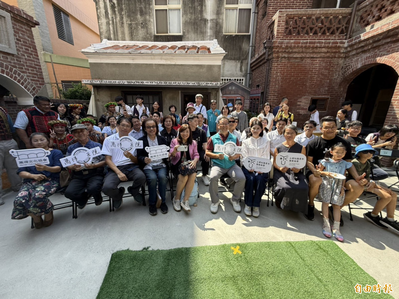 土庫鎮萬得醫院經17個月修復正式開館並舉辦「故事．回家」特展。（記者李文德攝）