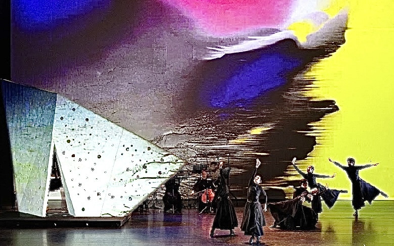 「極境尋光-走進江賢二」光影變化讓民眾驚艷。（新古典室內樂團提供）