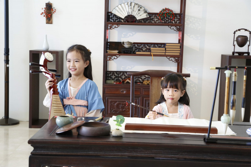 中台博物館唐代風華文化派對，可讓孩子體驗穿著古代服飾，進行古風遊戲。（中台世界博物館提供）