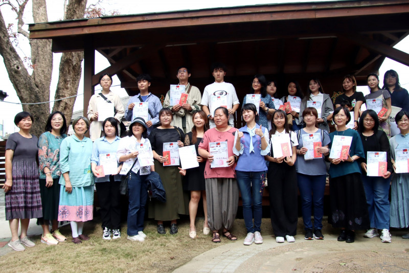 來自各地的參賽者，甚至還有人遠從澳門參賽。（記者林宜樟攝）