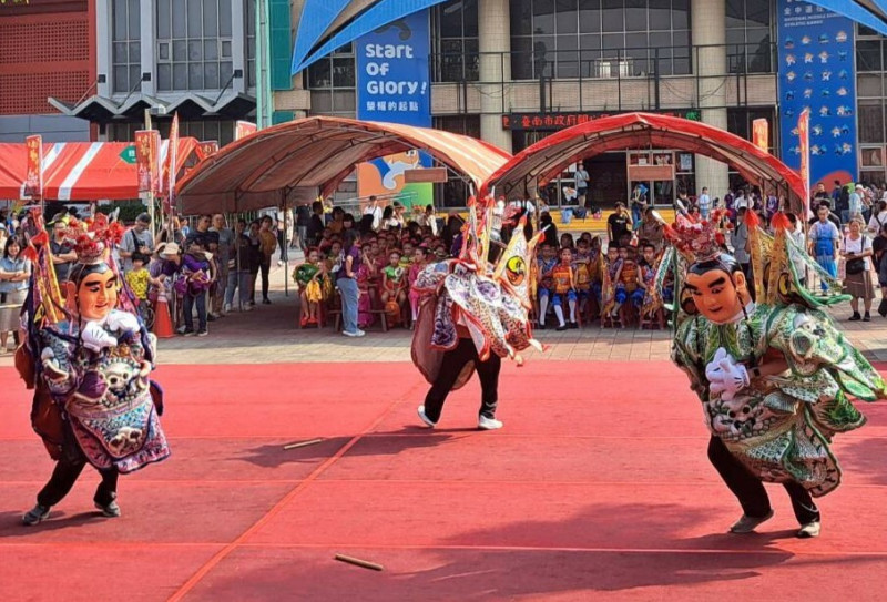 新營太子國中電音太子。（市府提供）
