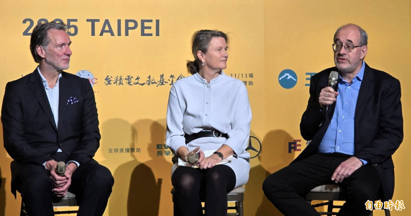 柏林愛樂3位樂團代表出席記者會，左起數位音樂廳創辦負責人奧拉夫‧曼寧格、總經理安德萊雅‧齊茨施曼、董事會代表華特‧屈斯納。（記者凌美雪攝）