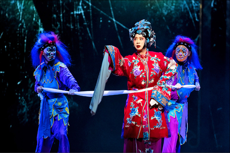 黃宇琳飾演王熙鳳，表現亮眼。（國光劇團提供）