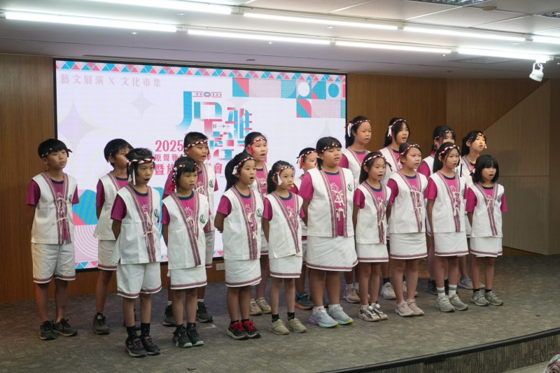 新化區口埤實驗小學以西拉雅族語歌謠，為今日宣傳會拉開序幕。（南市府提供）