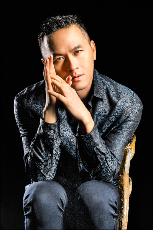 近年在國際間受到廣泛矚目的作家陳思宏，也是焦點作家之一。