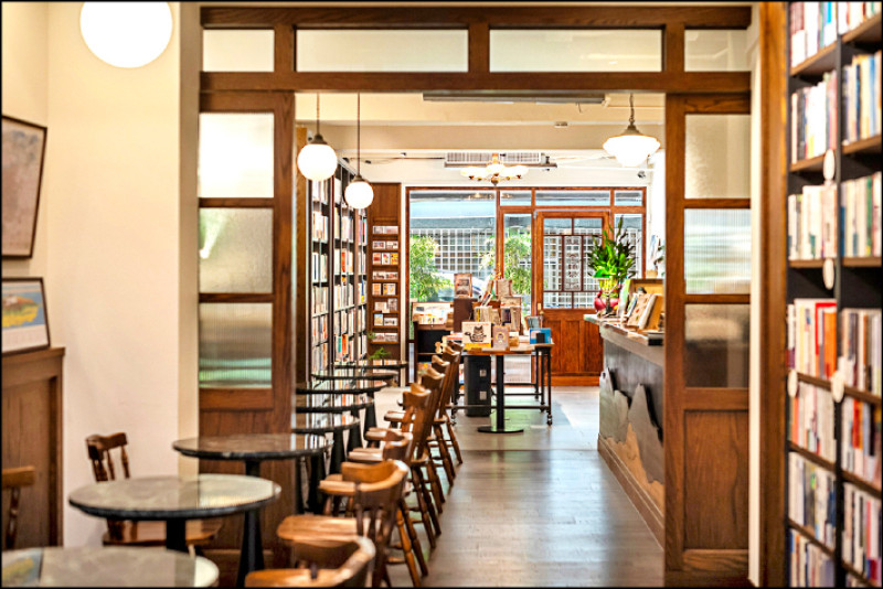 奎府聚書店將同步舉辦「自然醒」書展。