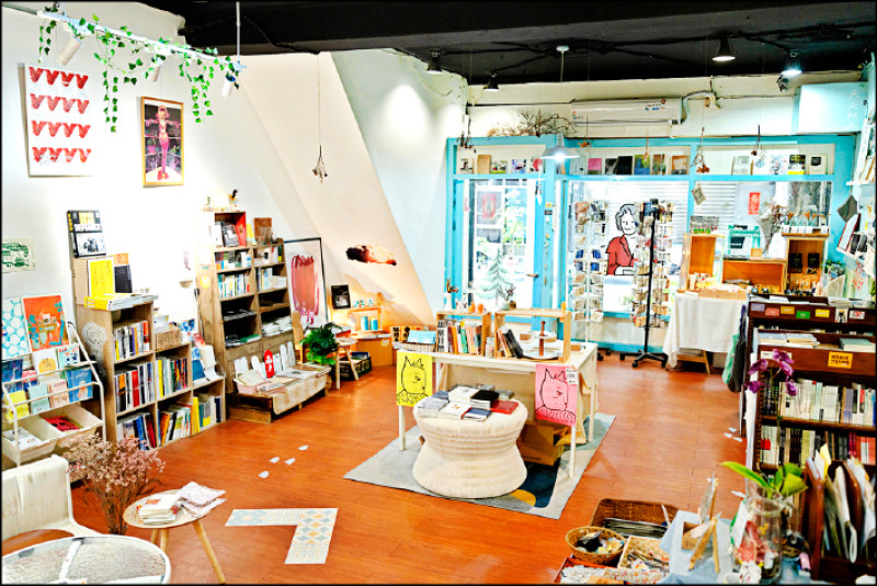 獨立書店詩生活與「台灣作家節」串聯舉辦書展活動。