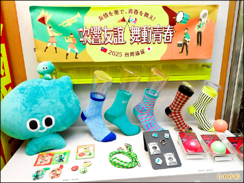 文化部原創代表台灣文化的IP「a-We」，此次將發行全新的「a-We 金屬徽章搖滾版」，一起前進芬蘭。（記者田裕華攝）