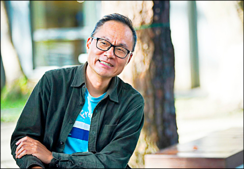 首屆「台灣作家節」策展人鴻鴻。（裴禛攝）