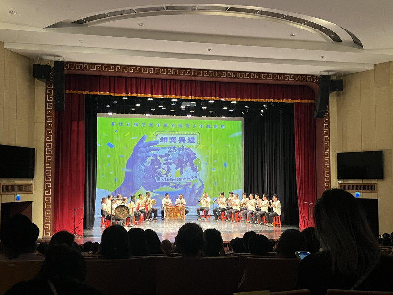 余浩瑋辦理「花樣」全國青少年戲劇節，幫助孩子站上舞台、建立自信。（余浩瑋提供）