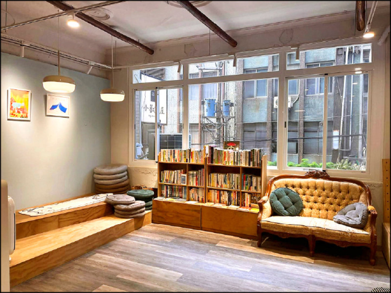 小獸書屋臥榻區。