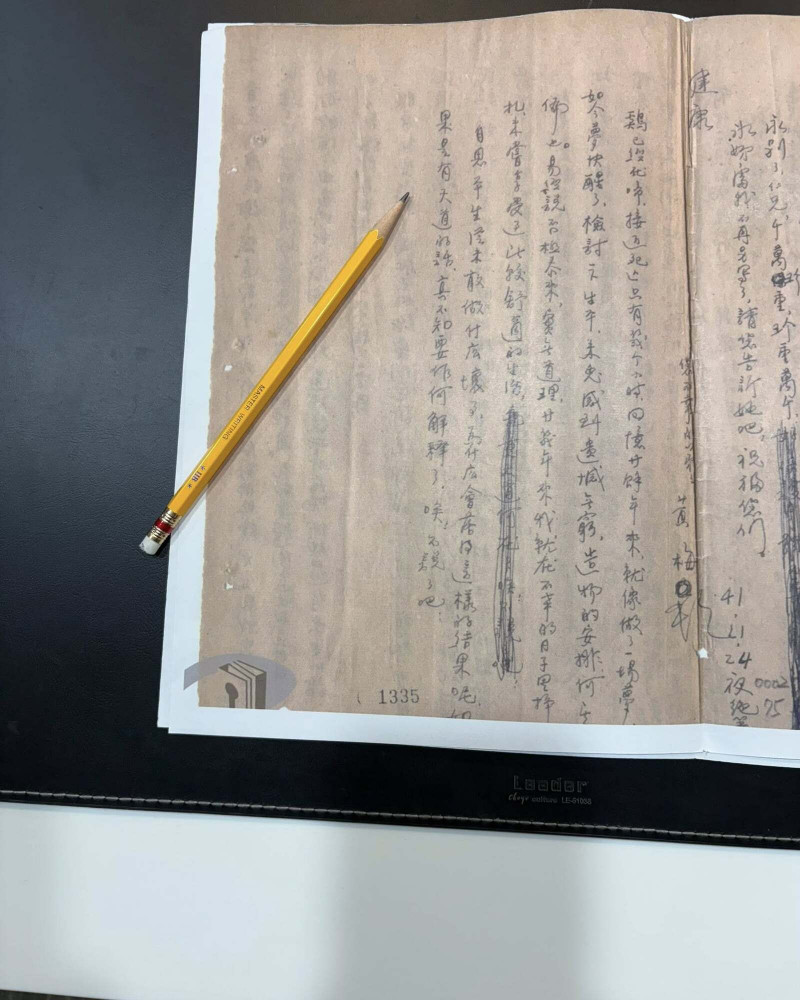 李遠於臉書分享自己在深夜鼓起勇氣閱讀三舅遺書。（文化部提供）
