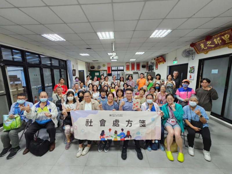 台文館長期和北市聯醫合作，培訓台文基地館員及志工，並自113年自2024年起加入失智友善認證場所。（台文館提供）