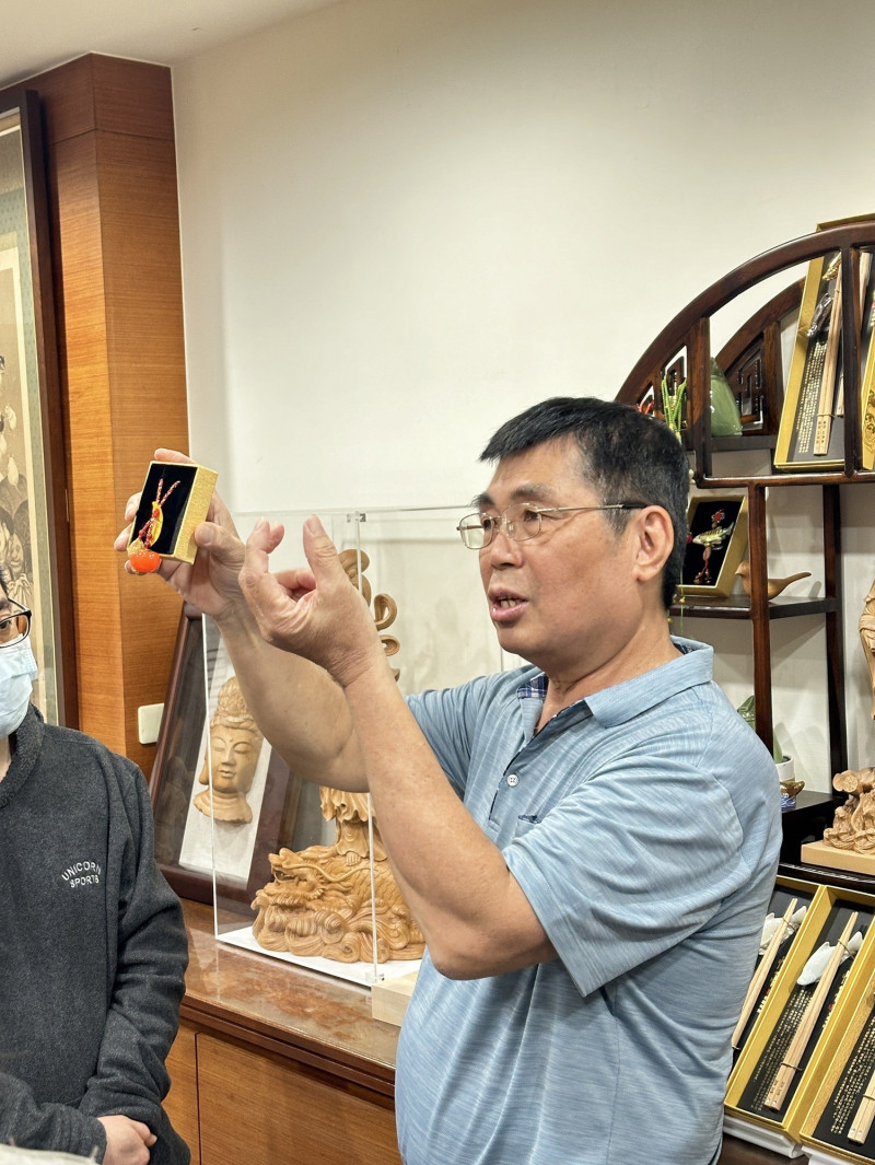 新竹市國家工藝獎得主、神像木雕師葉佳讓辭世，享壽68歲。（新竹市文化局提供）