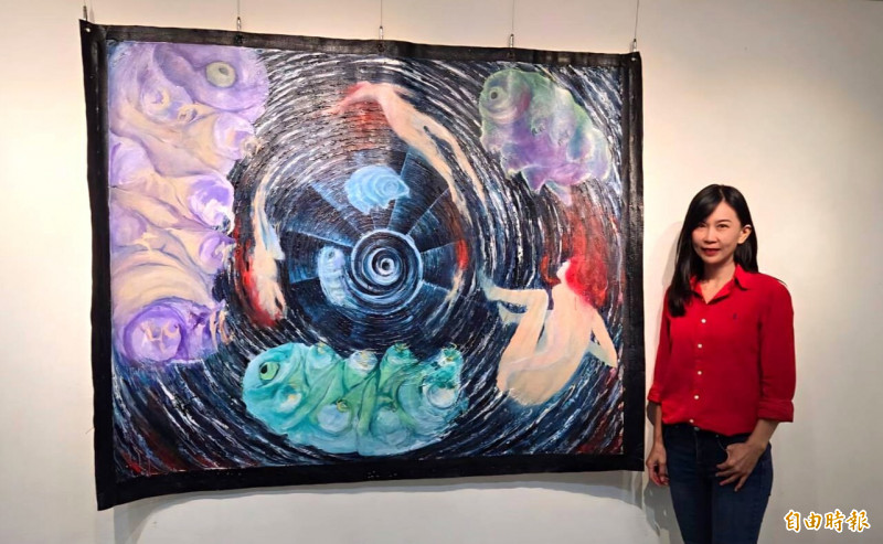 顏珊怡創作〈水熊蟲與我〉。（記者楊金城攝）