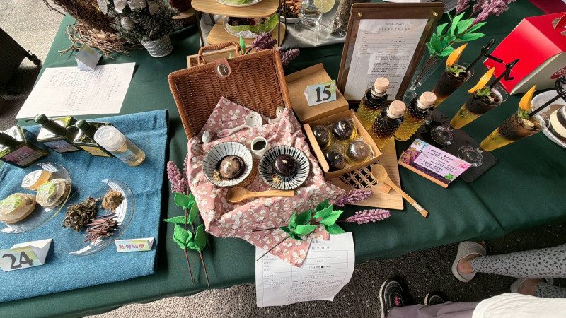 料理類第一名盧庭瑤「紅骨仙草三重奏」。（水上商圈協會提供）