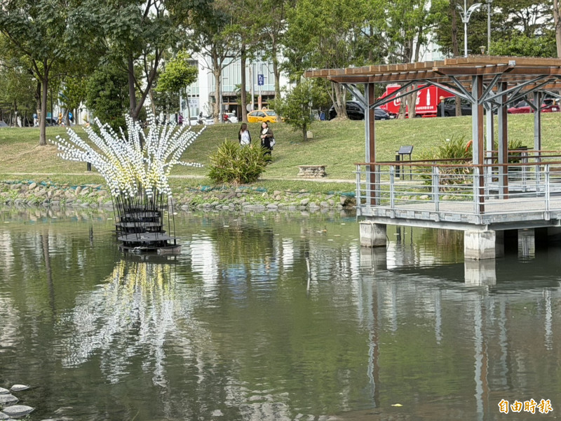 沃手工作室《光穗》。（記者廖雪茹攝）