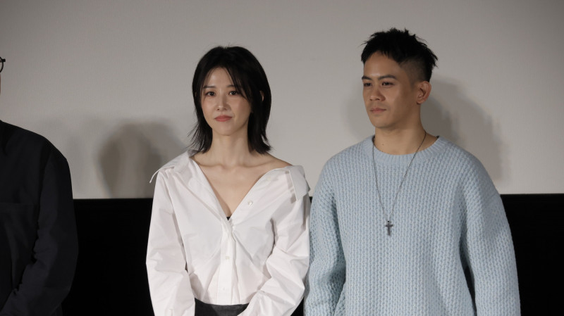 邵雨薇（右２）、李淳（右1）主演動物職人影集《動物園》，今天一同參與新北特映會。（記者黃政嘉攝）