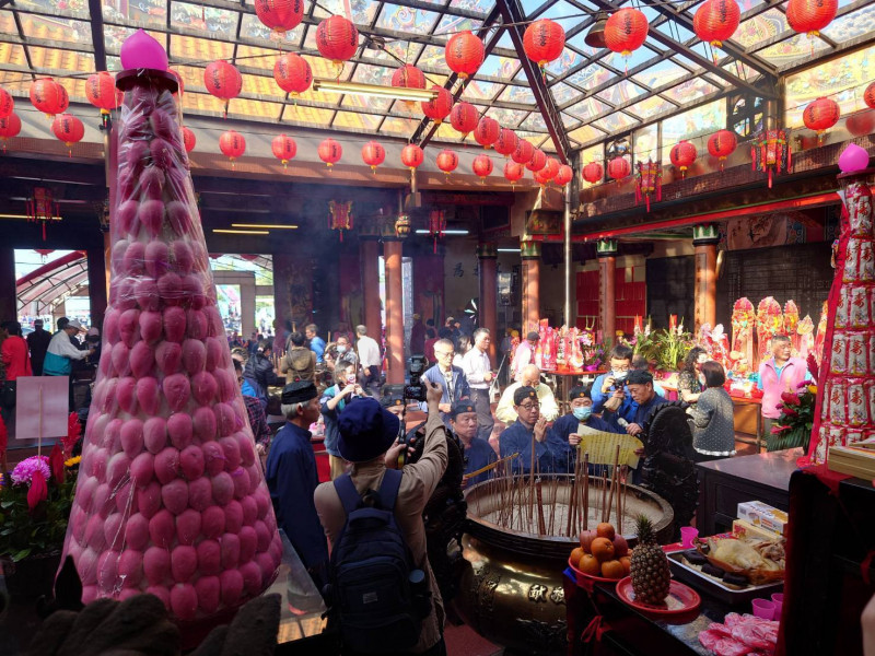 「東勢建安宮六保輪值開漳聖王聖誕慶典」的客家三獻禮全程採客語，延續傳統儀式規範。（圖由桃市文化局提供）