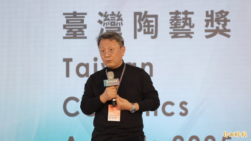 台南藝術大學應用藝術研究所所長張清淵認為，創作應符合時代特質、提出觀點、關懷環境。（記者黃政嘉攝）