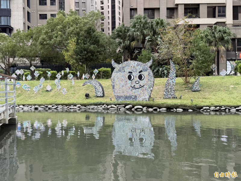 2025東興圳光藝節週六（13日）在竹北市東興圳公園登場，展期橫跨聖誕至跨年假期，一連4週都有主題活動。（記者廖雪茹攝）