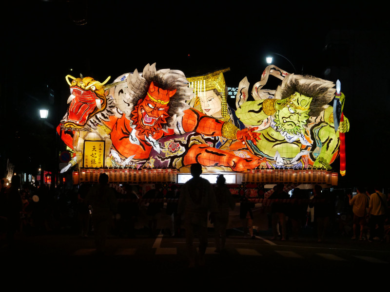 諏訪慎與睡魔愛好會於2024年展示的《大海的守護神 天妃》。（下町貴族、文化總會提供）