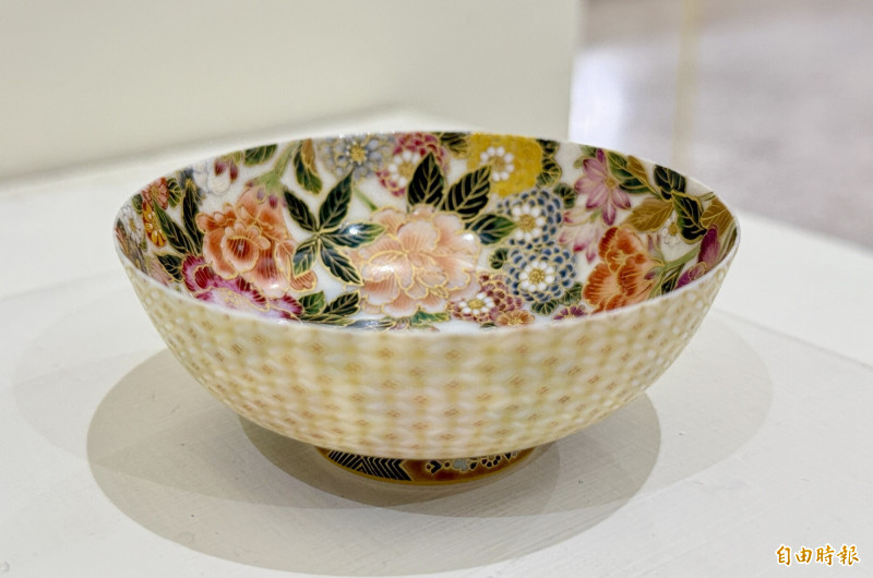 風格多變的京燒作品。（記者楊金城攝）