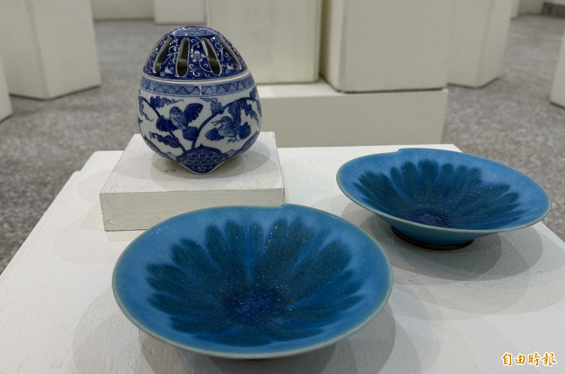 風格多變的京燒作品。（記者楊金城攝）