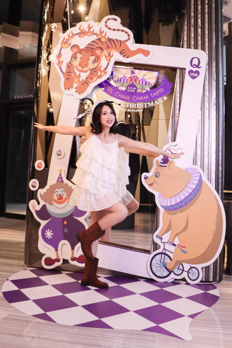 於板橋凱撒大飯店與台北趣淘漫旅兩館聖誕佈置區完成打卡拍照任務，即可獲得爆米花1份。（台北趣淘漫旅提供）