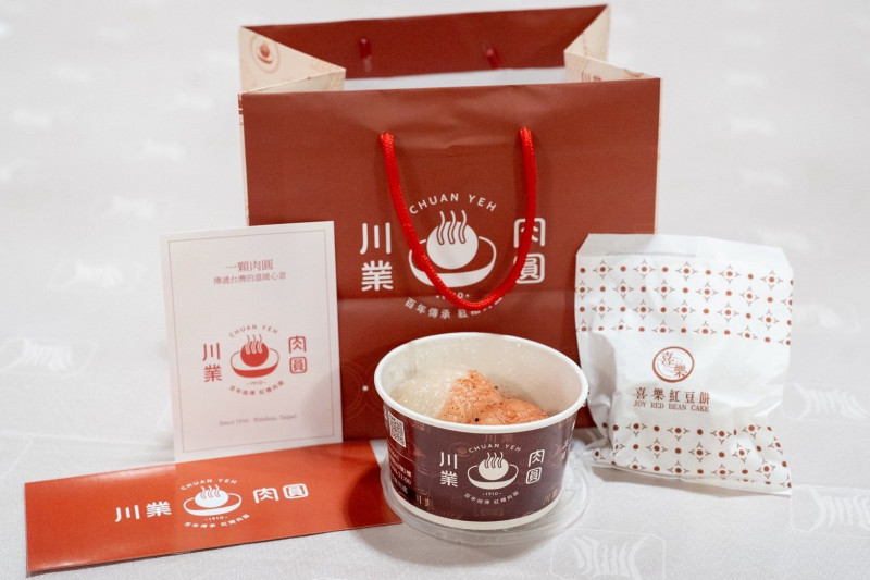 萬華百年老店「川業肉圓」與「喜樂紅豆餅」是翡翠騎士抵台首波宵夜。（文總提供）