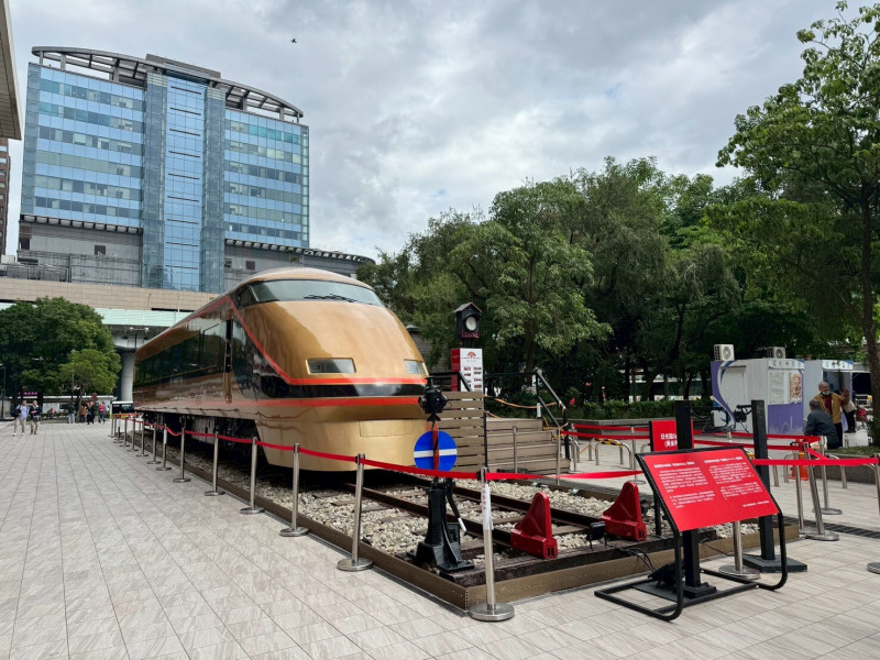 日本東武鐵道觀光特急「日光詣SPACIA」101-1型號車頭，是東武鐵道觀光特急SPACIA系列列車的第1輛車。（東武鐵道提供）