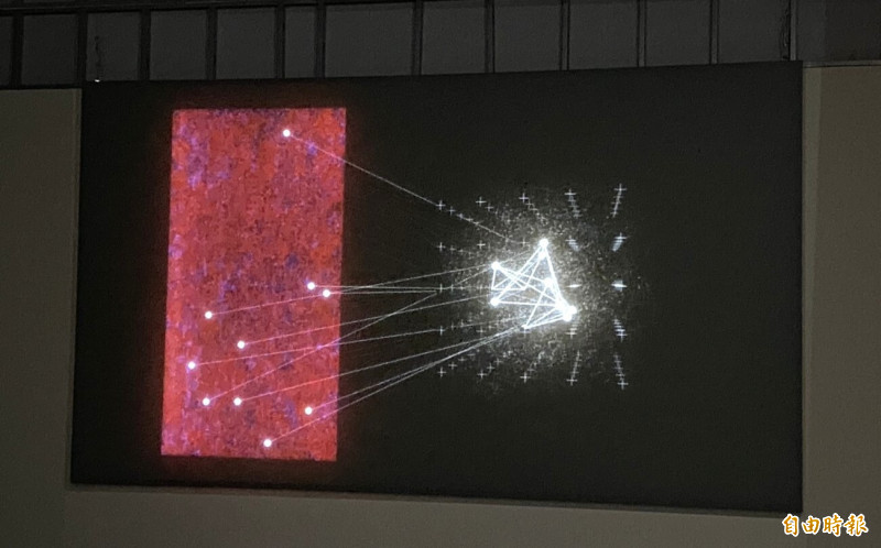 大布幕呈現動態影像。（記者楊金城攝）