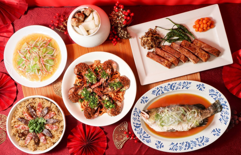 台北凱撒王朝中餐廳精心設計「金馬報喜年菜外帶組」，即使在家也能享用星級美味年菜。（台北凱撒大飯店提供）