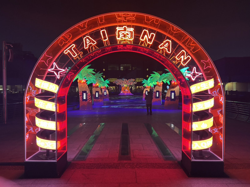 台南文化中心將41年回憶化為「南火之誕」光影展。（南市文化局提供）