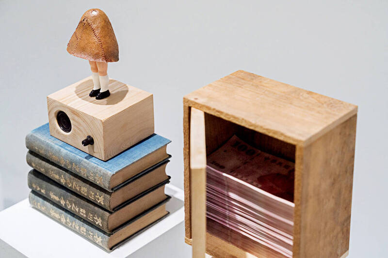 〈穿著記憶的裙子〉有陳妍伶與父親的回憶。（兒美館提供）