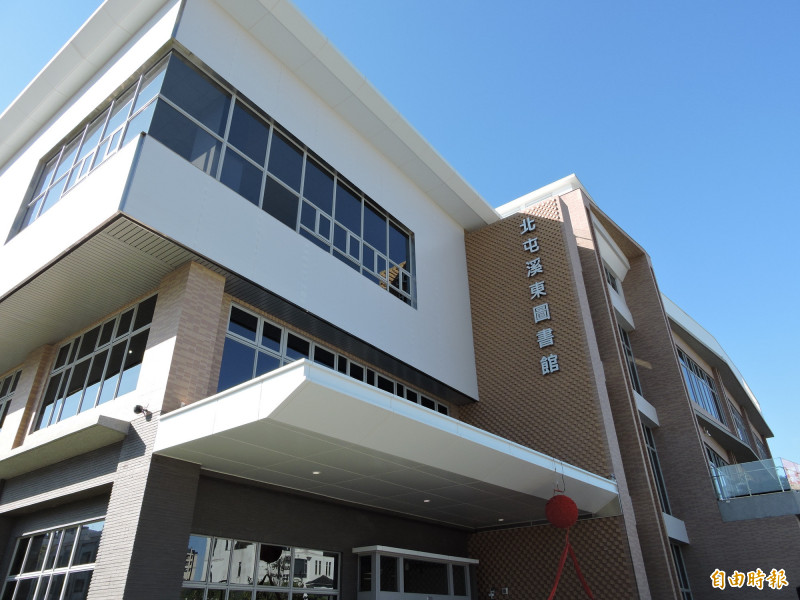 台中市溪東圖書館開幕。（記者蘇金鳳攝）