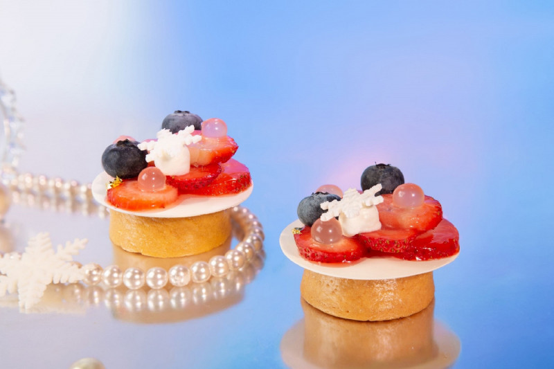 使用當令大湖草莓的「酸甜草莓塔」。（台北萬豪酒店提供）