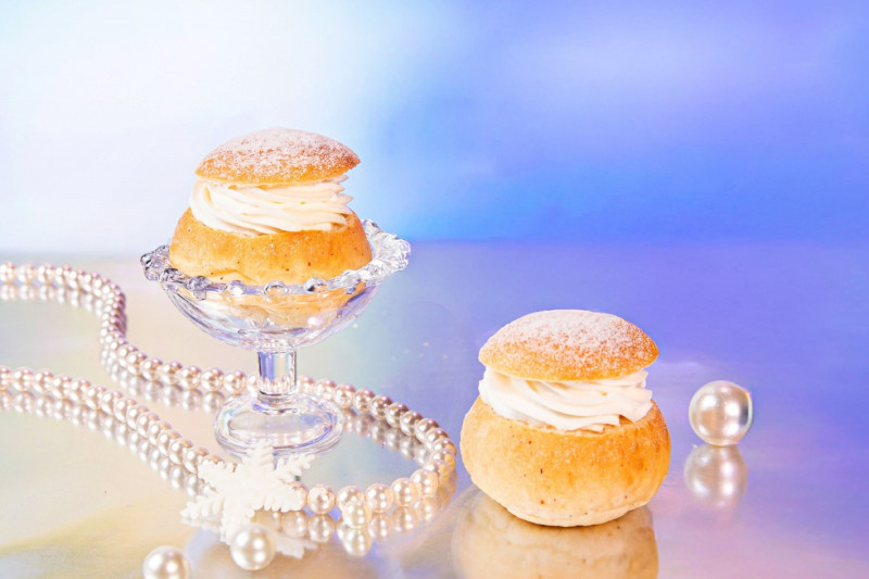 「極光夢遊下午茶」以「瑞典薩姆拉奶油餐包」呼應北歐氛圍。（台北萬豪酒店提供）