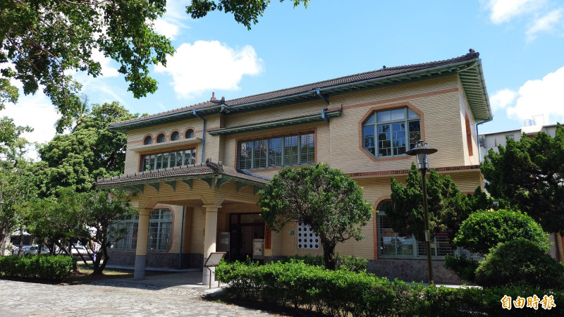 「原台南放送局」古蹟評估納入南美館場館。（記者洪瑞琴攝）