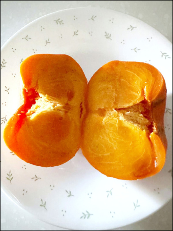 最喜歡有點軟、但還帶點口感的甜柿。