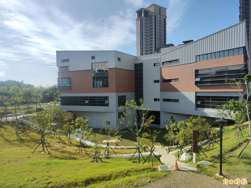 新竹縣立總圖書館土建工程含室內裝修和智慧圖書館資訊系統，合計總經費約11.5億元。（記者廖雪茹攝）